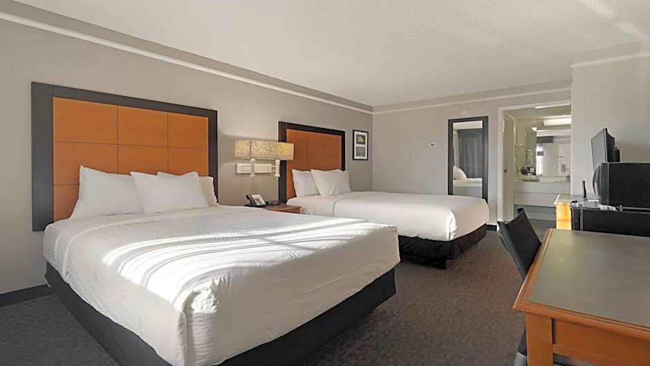 Howard Johnson by Wyndham Sacramento Downtown