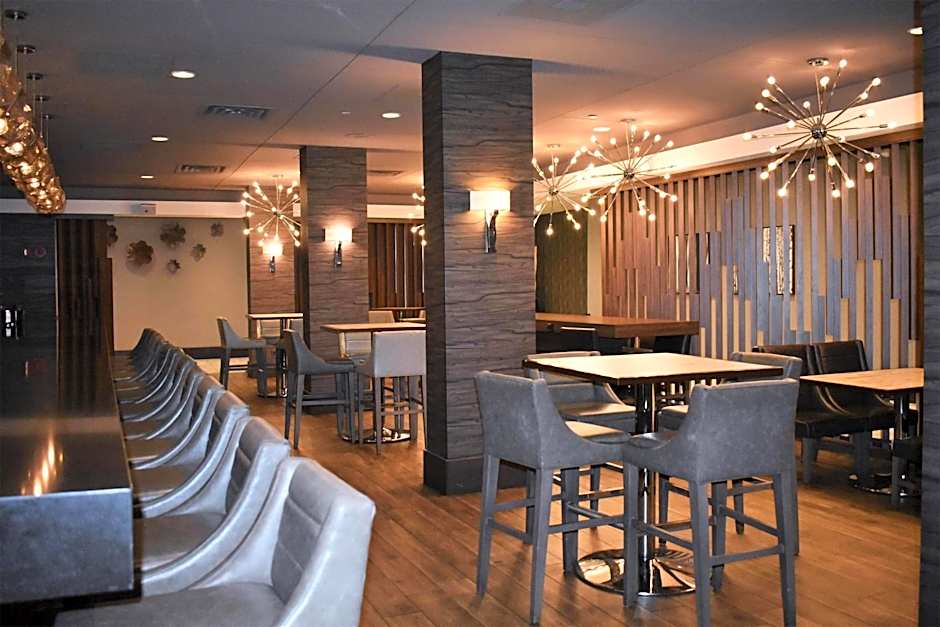 DoubleTree By Hilton Chicago - Oak Brook