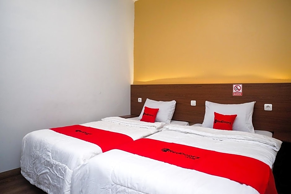 RedDoorz near Tentrem Mall Semarang