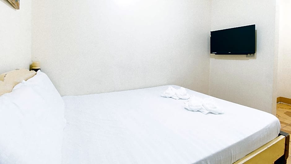 Golden Goddess Hotel Malasiqui Pangasinan by RedDoorz