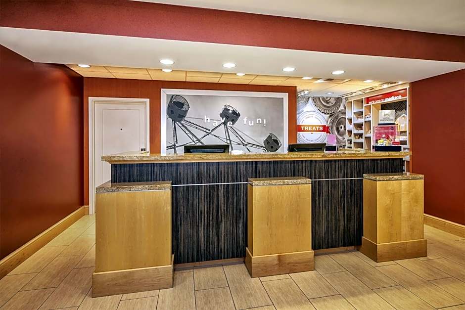 Hampton Inn By Hilton And Suites Madison West