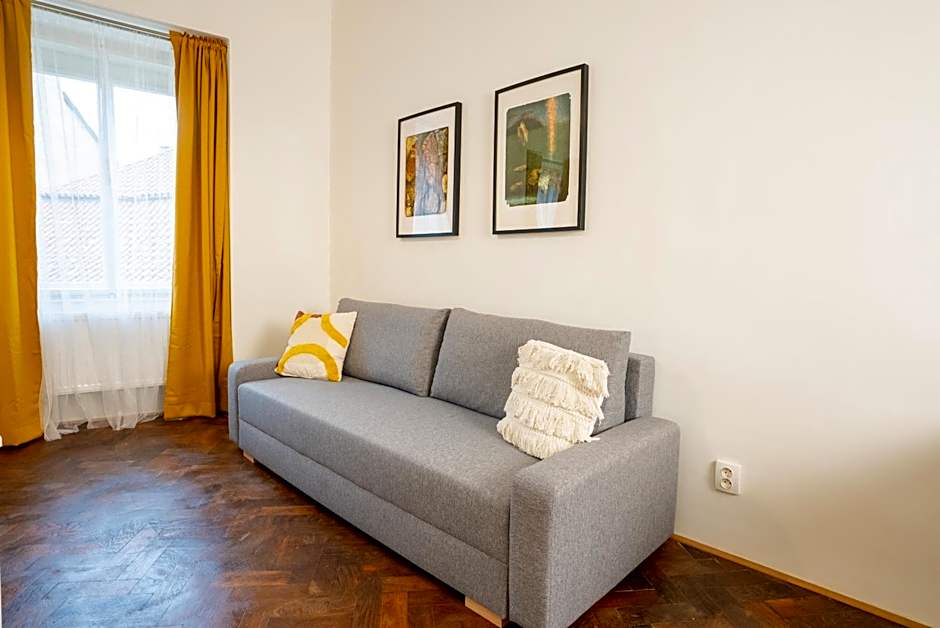 White Wolf House Hostel & Apartments