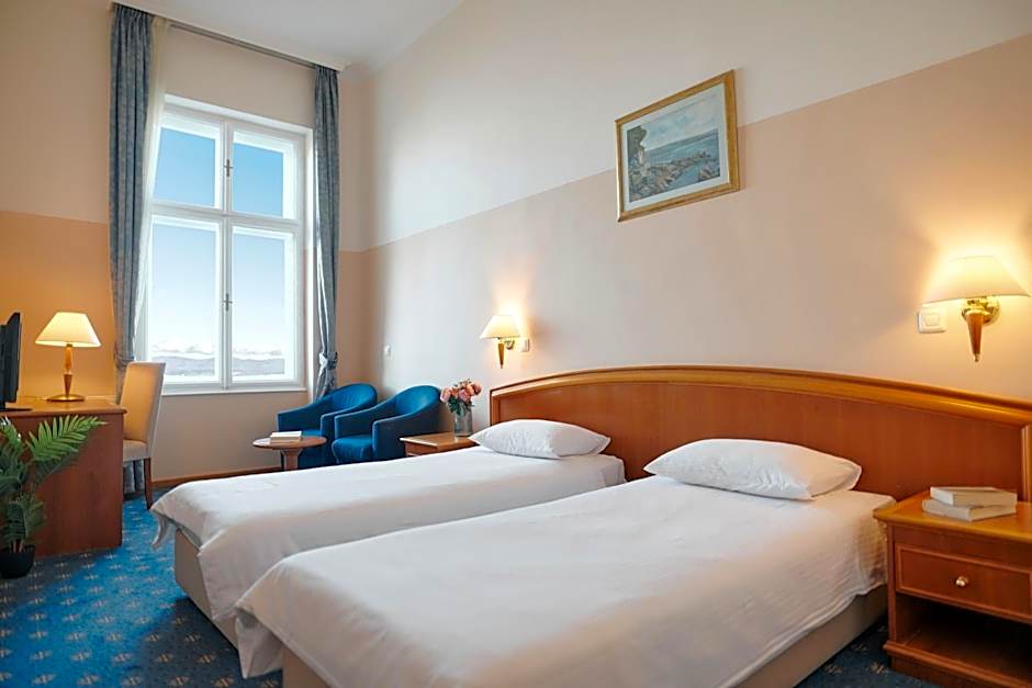 Foto 1 di 14 di Standard 1 Double Bed or 2 Beds, Sea View