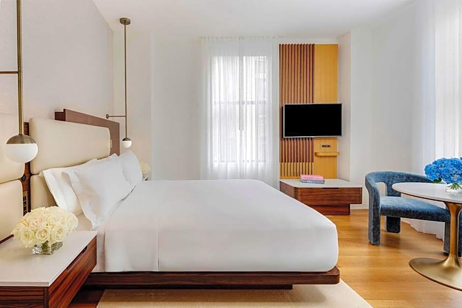 Photo 1 of 5 of Deluxe 1 King Bed