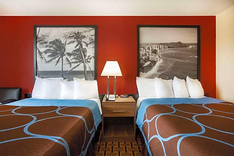 Super 8 by Wyndham Chester/Richmond Area