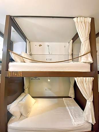 Single Bed in 6-Bed Dormitory Room