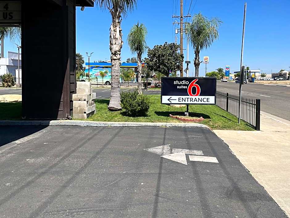 Studio 6 Suites Delano, CA
