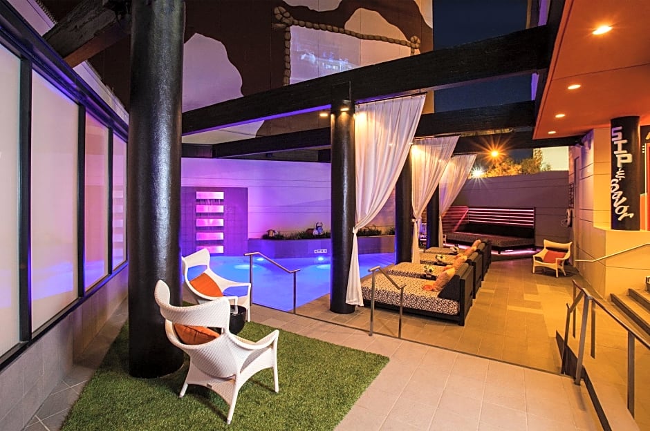Hotel Derek