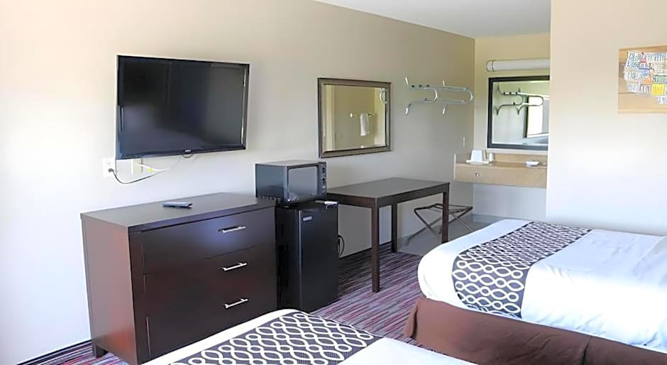 Econo Lodge Inn & Suites