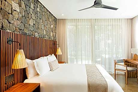 2 Queen Residence Bedroom, 1 Bedroom Residence, 2 Queen, Garden view