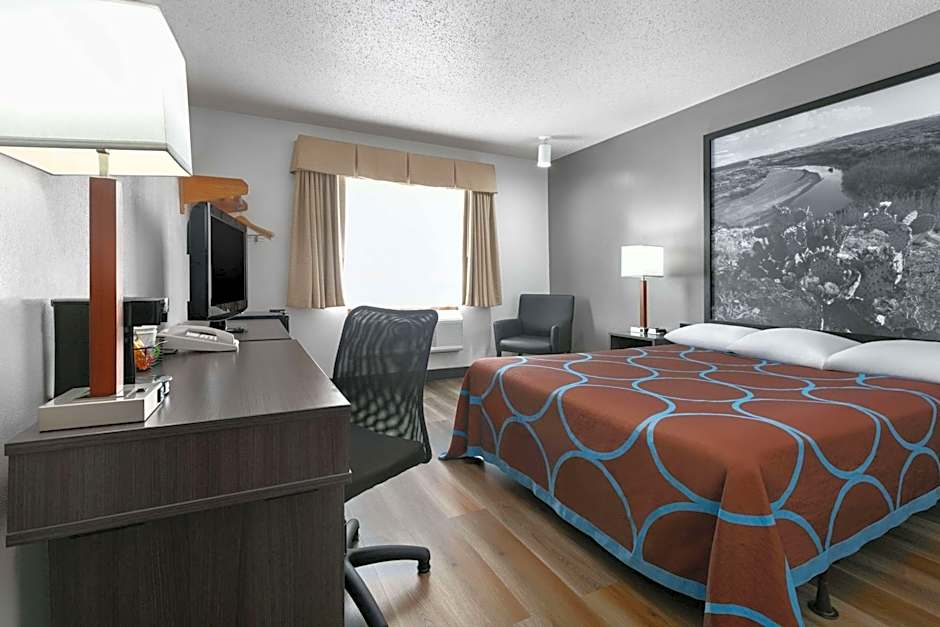 Super 8 by Wyndham Grapevine/DFW Airport Northwest