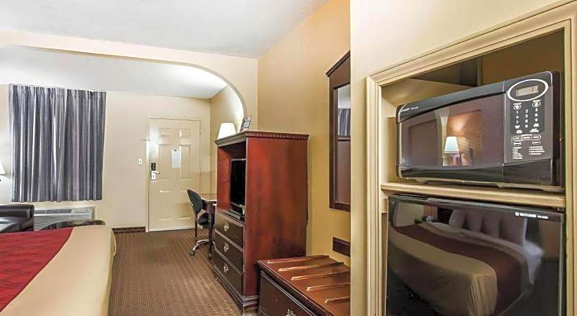 Econo Lodge Inn & Suites I-20, Exit 73