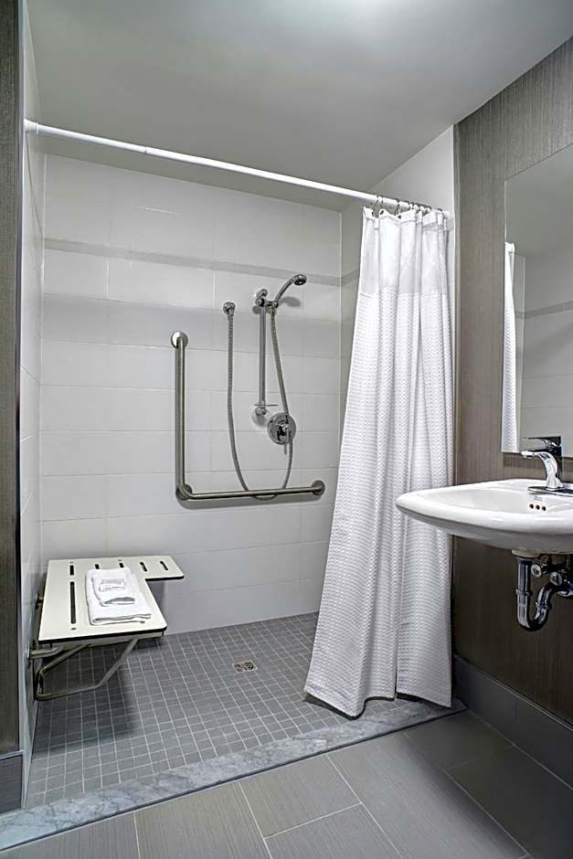 Courtyard by Marriott Toronto Downtown