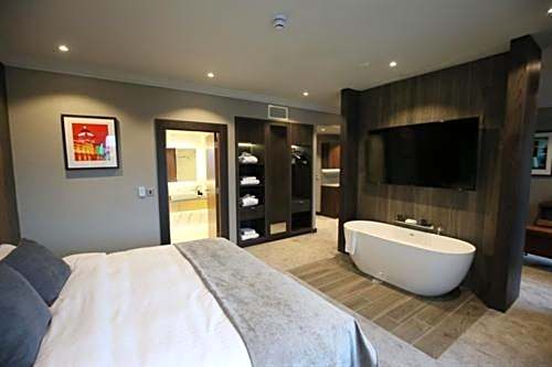 DoubleTree by Hilton Belfast City Ten Square