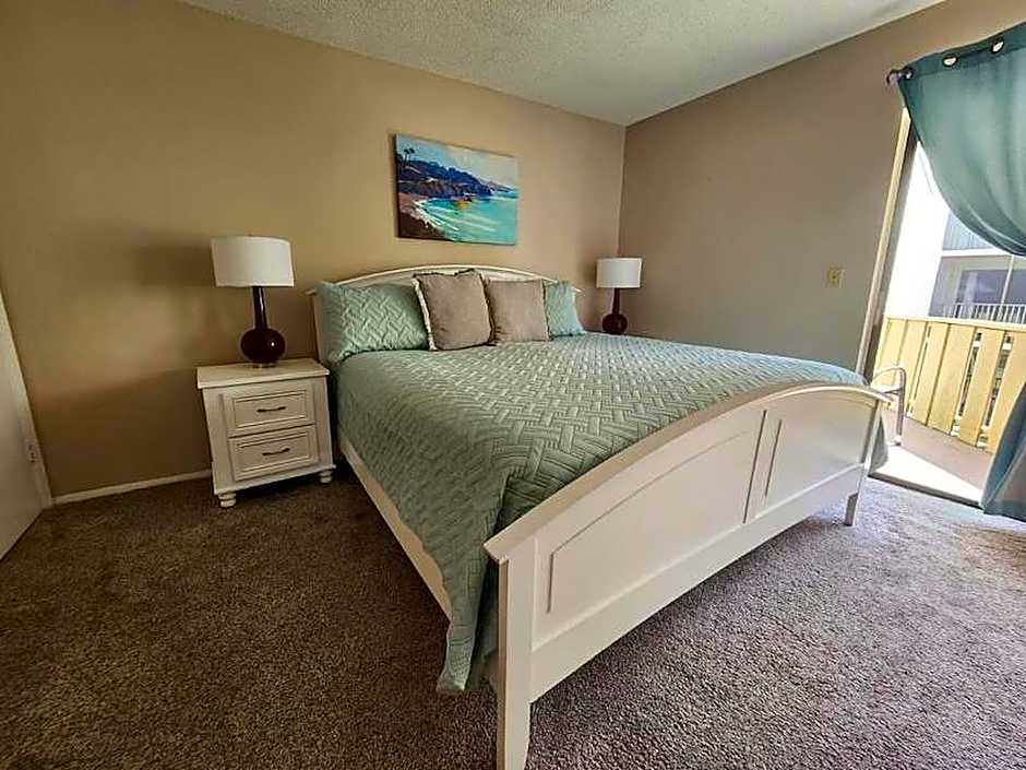 Siesta Key Beach - 2 Bedroom - 3 Beds - 3 Bathroom Duplex with Heated Swimming Pool