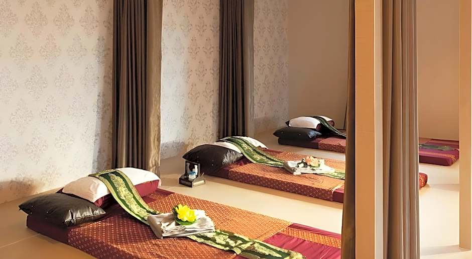 B Hotel