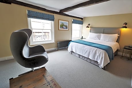 Double room-Exclusive-Ensuite with Bath-Landmark view-Church View
