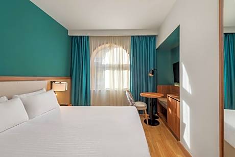Standard Queen Room
