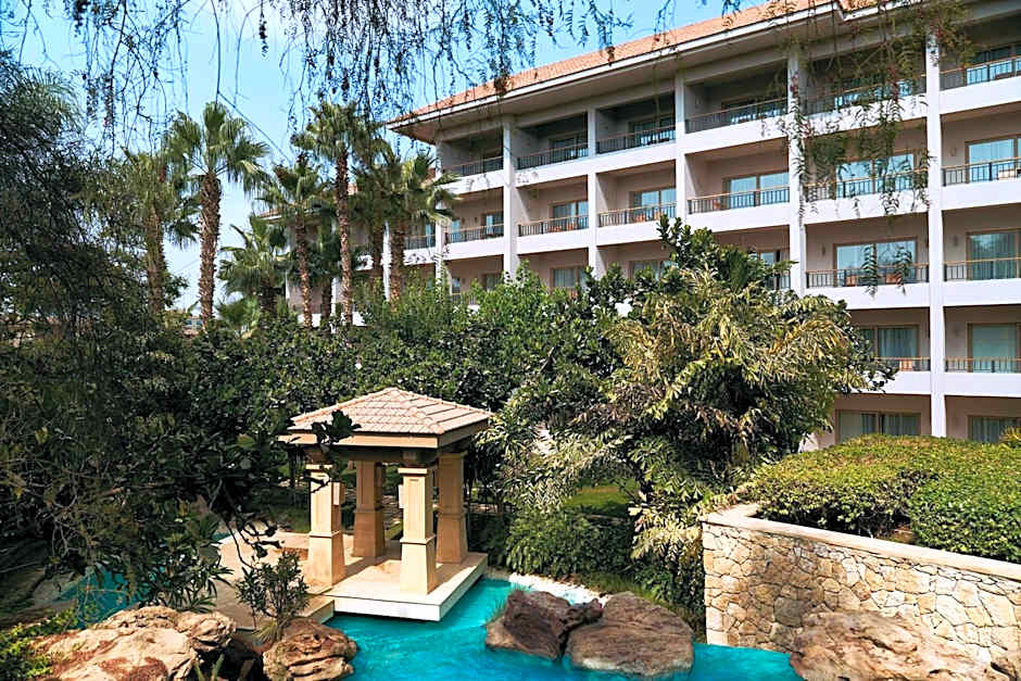Dusit Thani LakeView Cairo