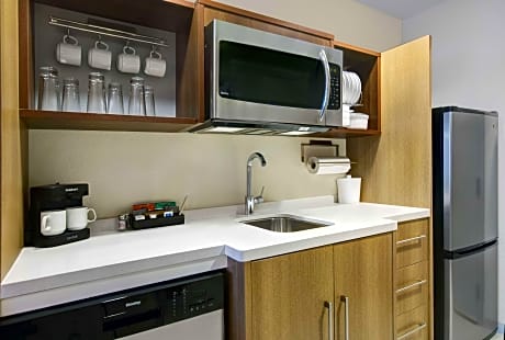 1 King Bed Studio Suite Nonsmoking