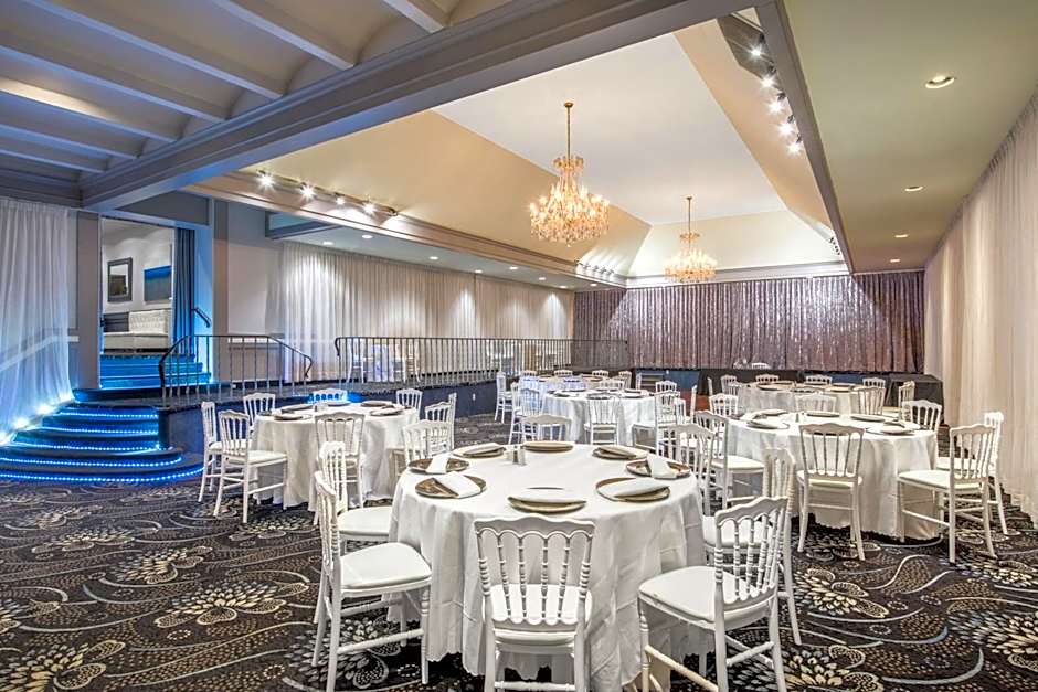 Armon Plaza Montreal Airpt, Trademark Collection by Wyndham