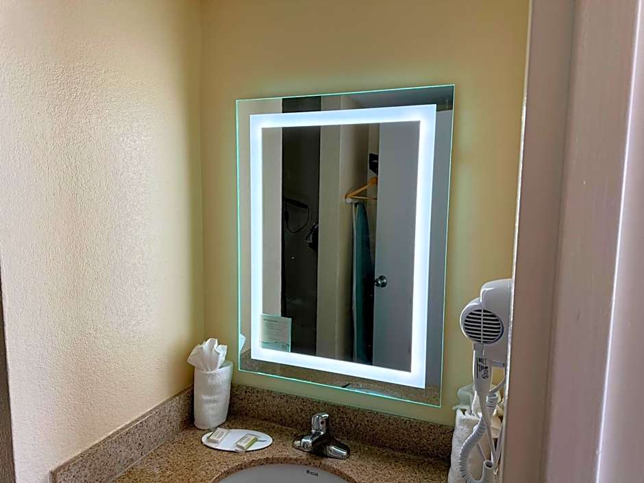 Aquarius Oceanfront Hotel