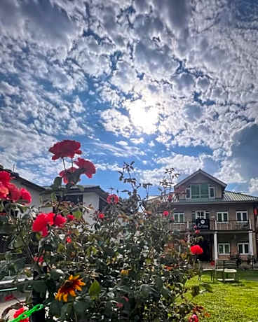 Hotel Riviera By Mount view