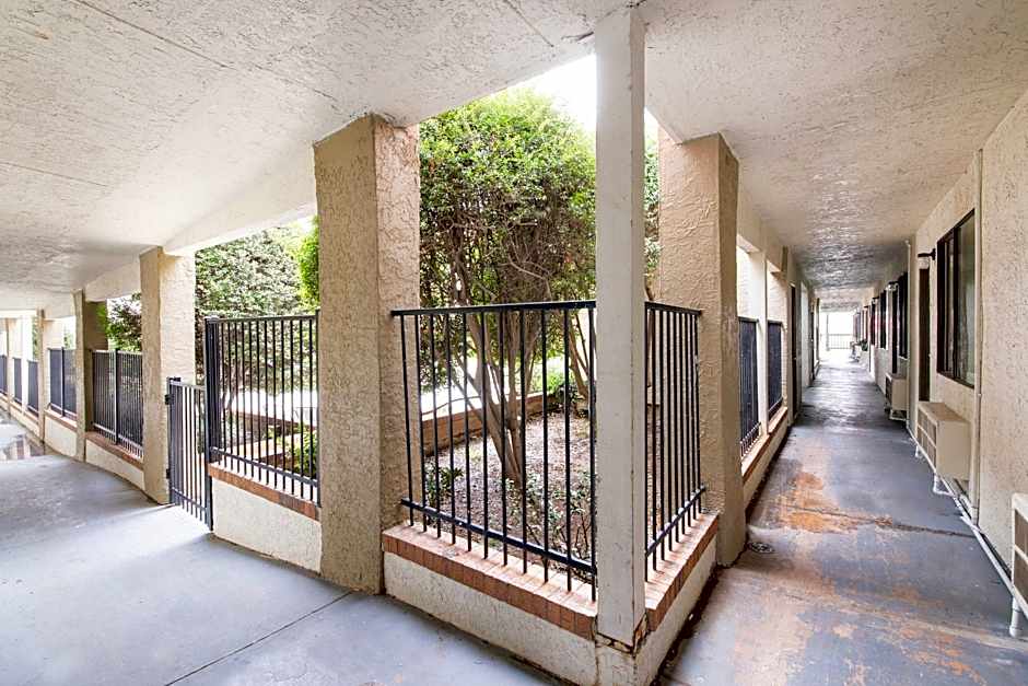 OYO Hotel Irving DFW Airport North