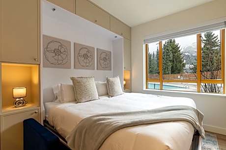 Newly Renovated KING BED STUDIO in the Village