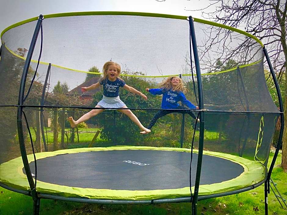 Luxurious Rural Cabin with Hot Tub