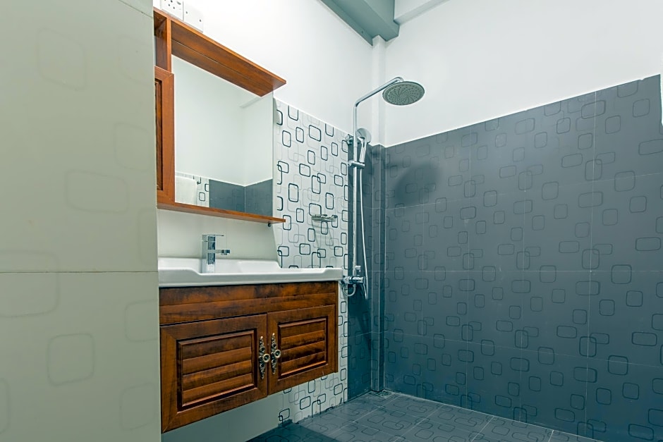 Metro Port City Hotel