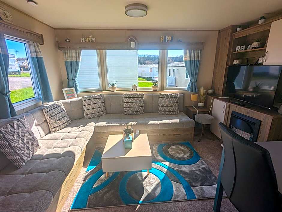 Caravan sleeps 8 at Littlesea, Weymouth