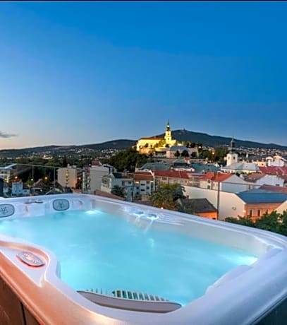 BOUTIQUE HOTEL11 with rooftop SPA