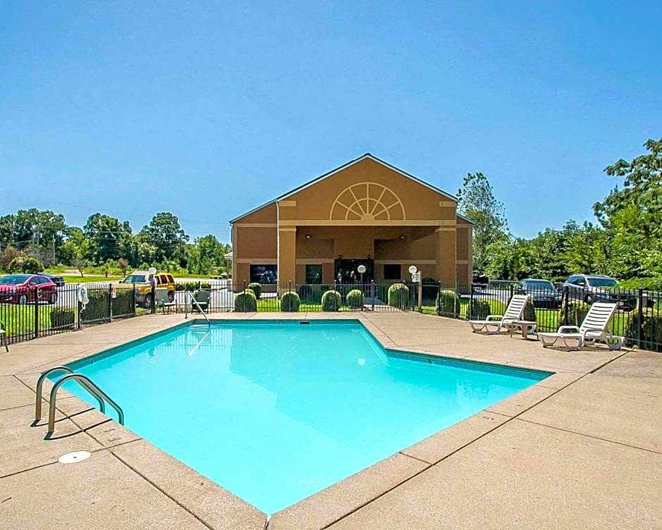 Econo Lodge Inn & Suites