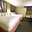 Super 8 by Wyndham St Charles