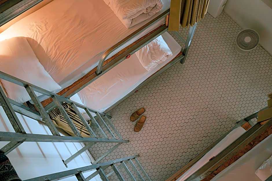 365.Hostel