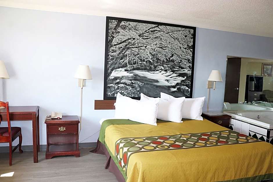 Super 8 by Wyndham Clarksville East