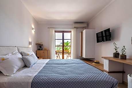 Triple Room with Garden View