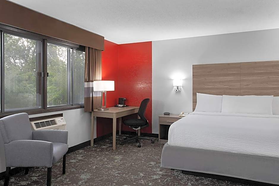 Ramada by Wyndham Cedar Rapids South