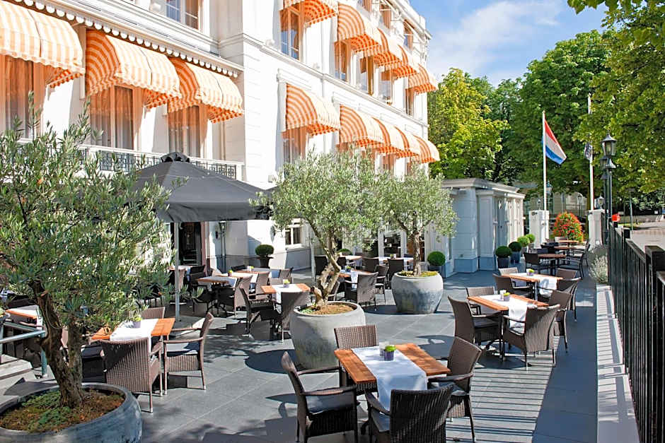 Carlton Ambassador Hotel