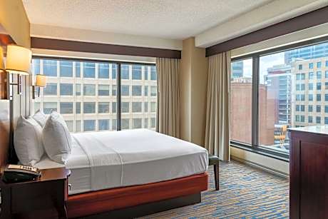 Suite, 1 King, Sofa bed, City view, Corner room