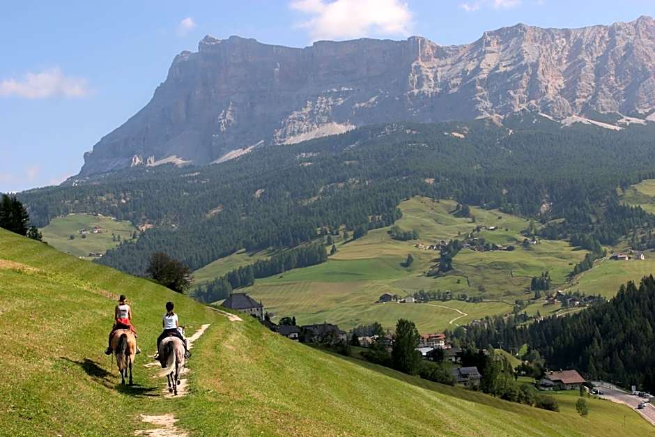 Hotel Ciasa Ai Pini