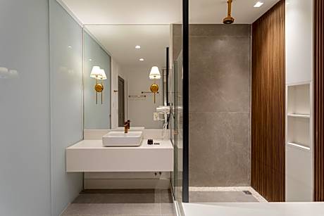 King Suite with Spa Bath