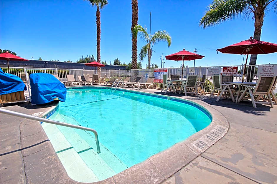 Motel 6 Fresno Blackstone South – Fresno, CA