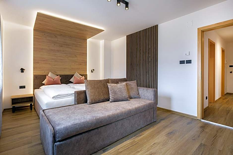 Aparthotel Familiaris - Family Apartments - Pools & Spa in Dolomites