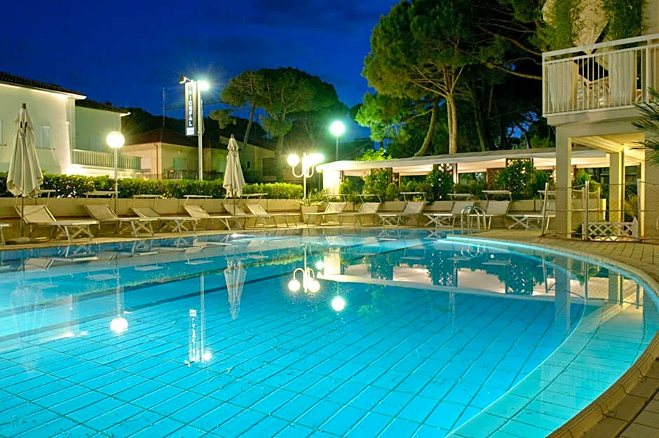 HOTEL TRIONFAL - Fronte Mare - Vicinissimi al Centro