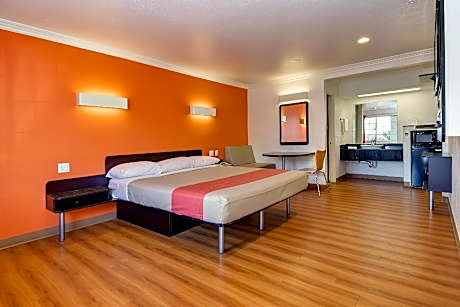 1 King Bed | Mobility Accessible Tub, Nsmk