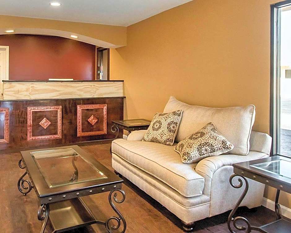 Rodeway Inn & Suites Brookhaven