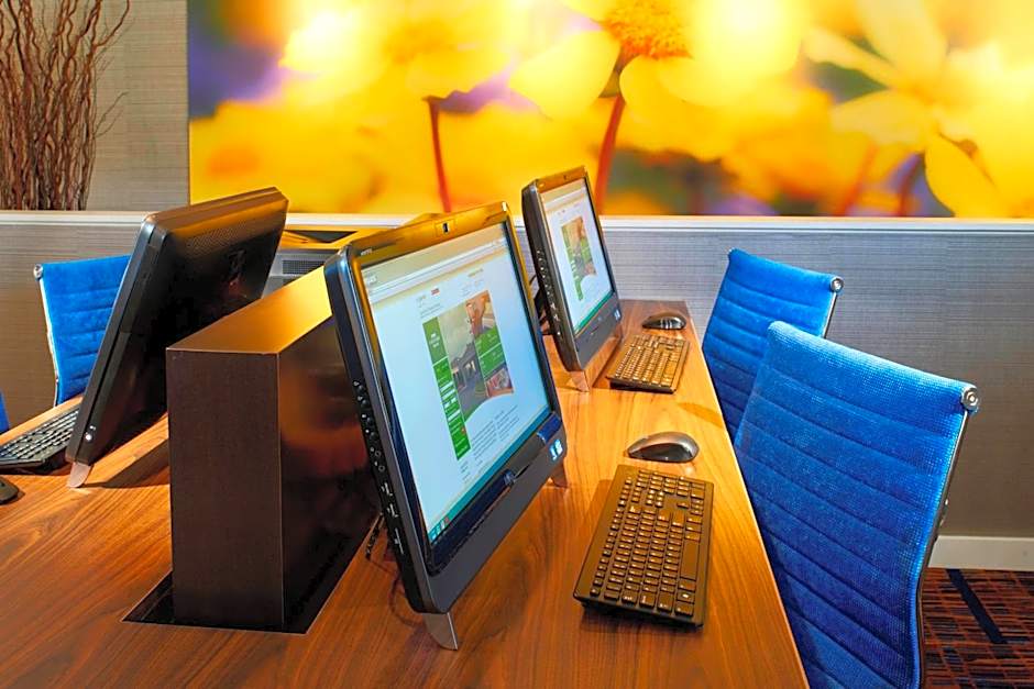 Courtyard by Marriott Chicago Deerfield