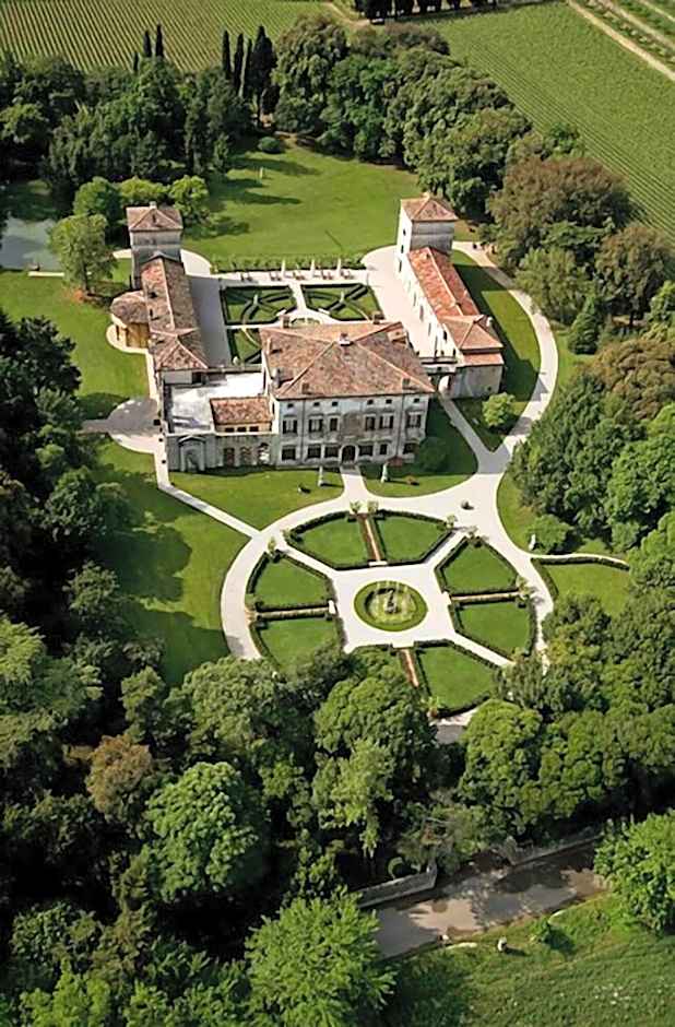 Villa Giona